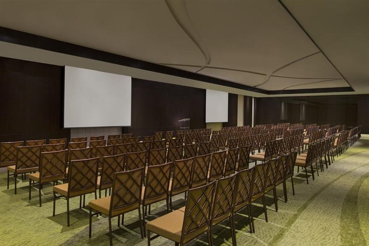 There are conference facilities to accommodate up to 425 guests