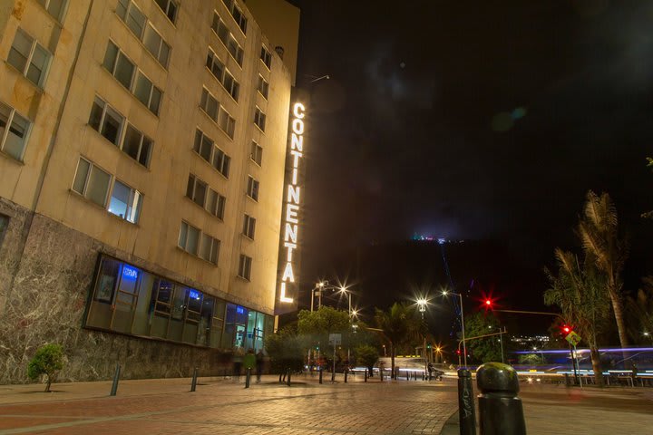 Edificio por la noche