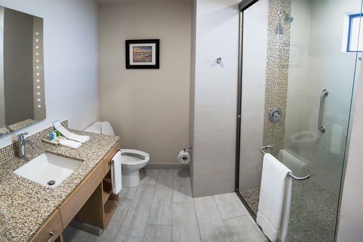 Guest bathroom with shower