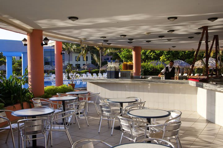 Restaurante en el área de la piscina