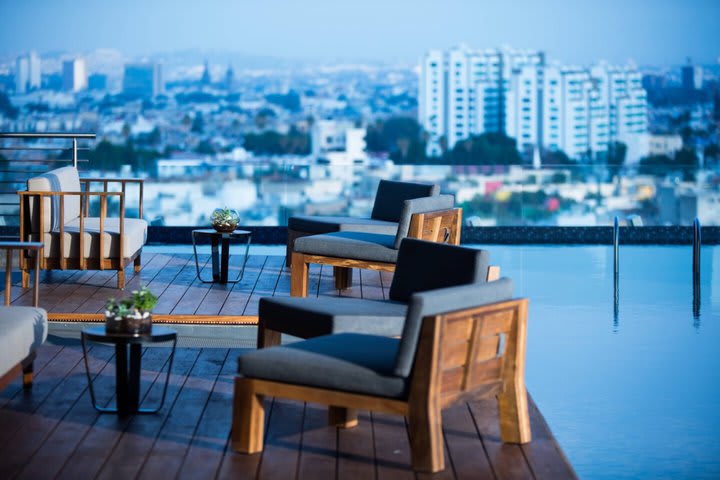 Sitting area next to the pool