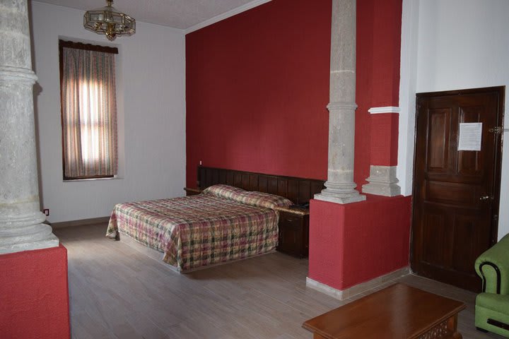 Habitación con una cama