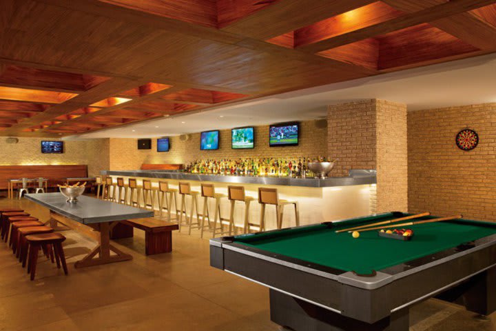 Sports bar