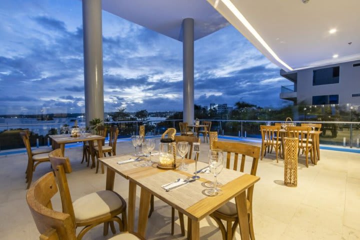 Terraza del restaurante italiano La Pérgola