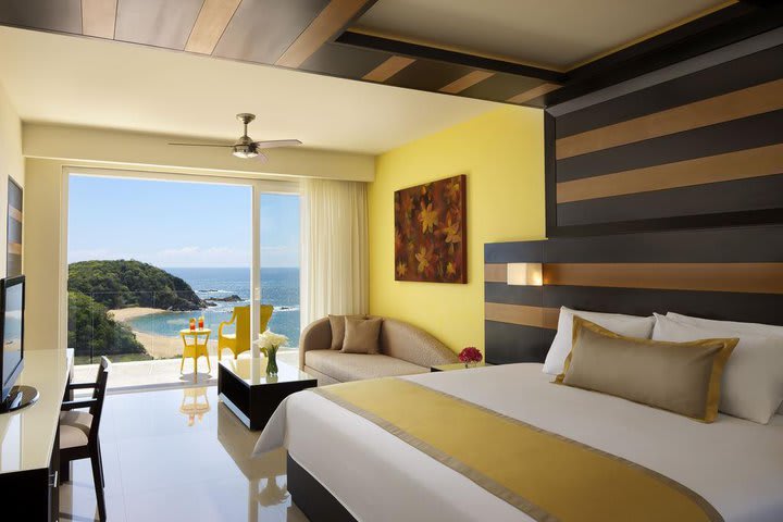 Preferred Club Junior Suite Ocean Front King - JPKOF