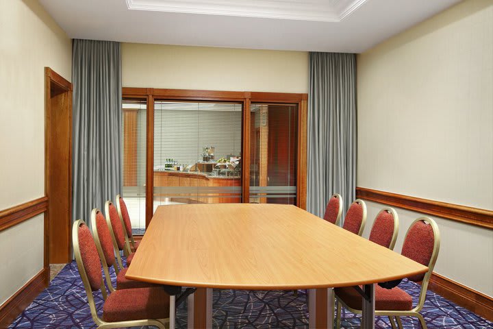 Sala de juntas Amsterdam del hotel de negocios Sheraton Skyline London Heathrow en Hayes