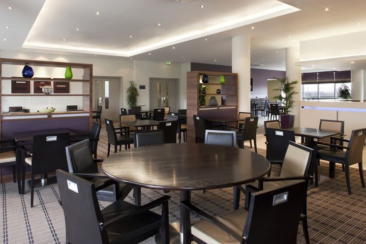 Disfruta de comida casual en el restaurante del Holiday Inn Express London Greenwich