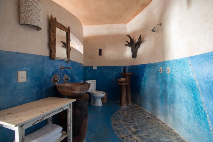 Bathroom of a Titanic master suite