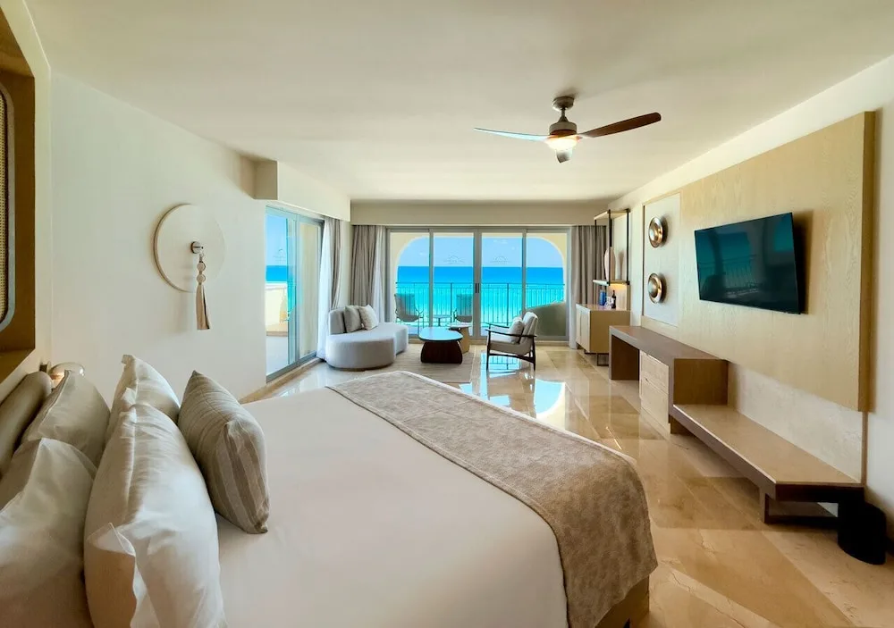 Img - Grand Royal Suite Hot Tub Beachfront