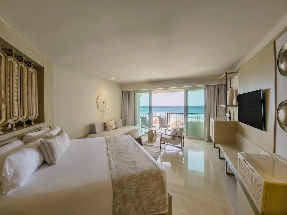 Img - Royal Suite King Hot Tub Beachfront