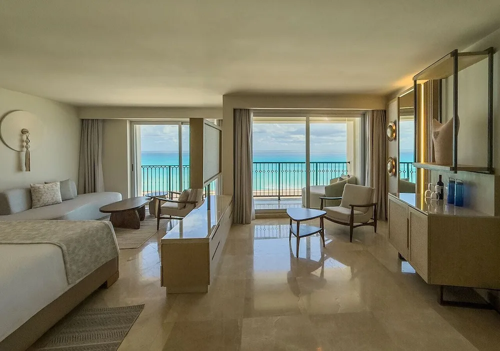 Img - Royal Master Suite Hot Tub Beachfront