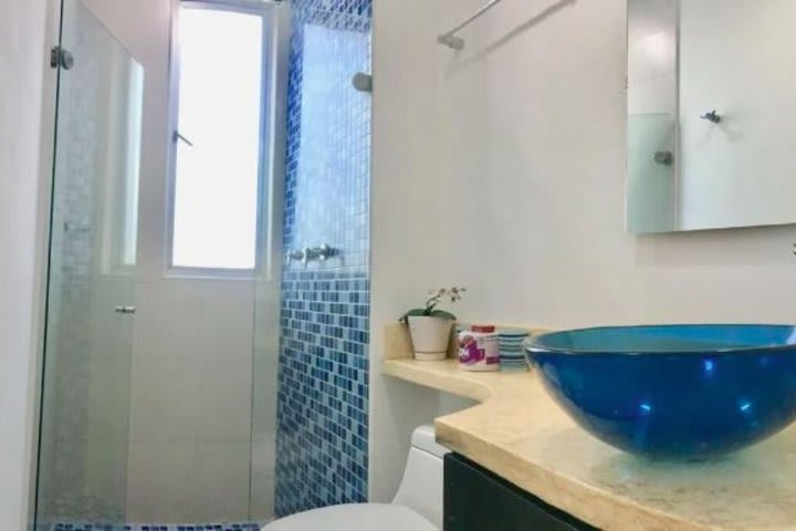 Private guest bathroom in an apartment