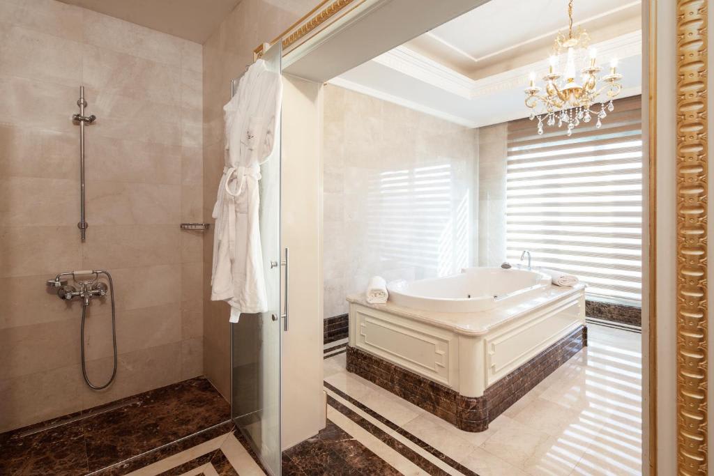 Presidential Suite with Spa Bath and Sauna