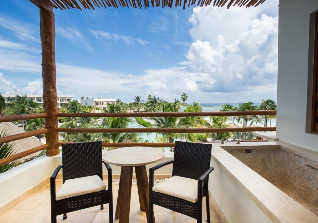 Suite Junior Preferred Club frente al mar con cama extragrande