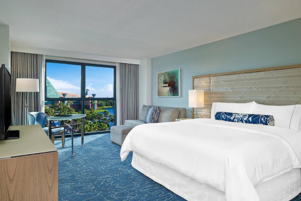 Deluxe Resort King, Guest room, 1 King, Sofa bed (Includes Early Entry To Disney Theme Parks)