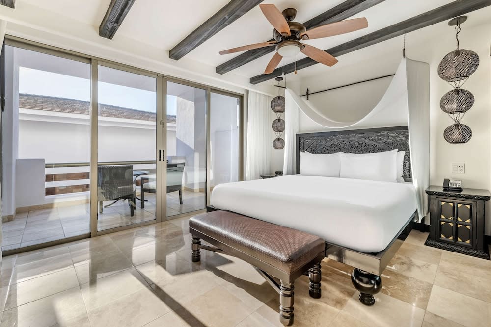 Img - JUNIOR 1 KING SUITE WITH BALCONY