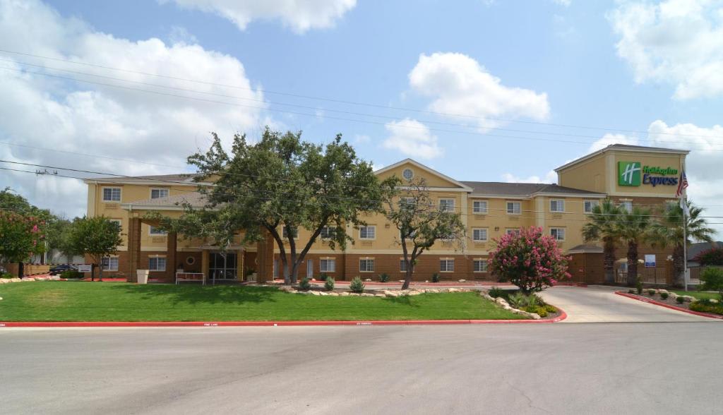 Holiday Inn Express Hotel & Suites San Antonio-Airport North, an IHG Hotel