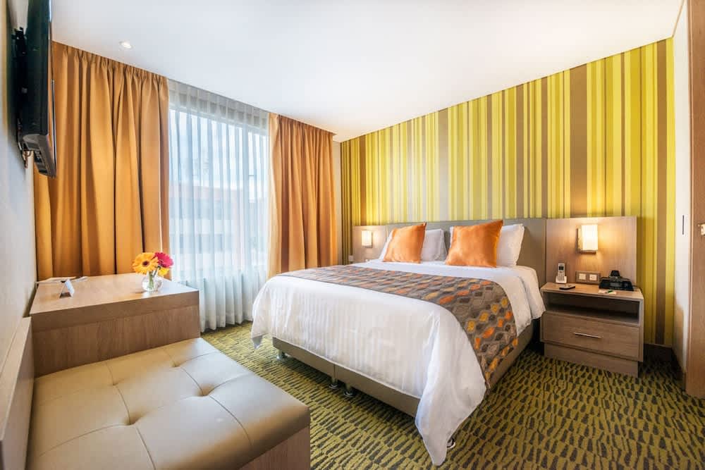 Hotel Plaza Suites