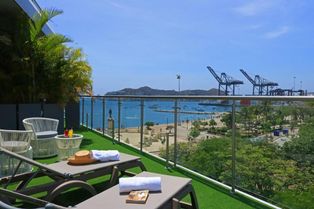 Suite Junior con terraza y vistas al mar