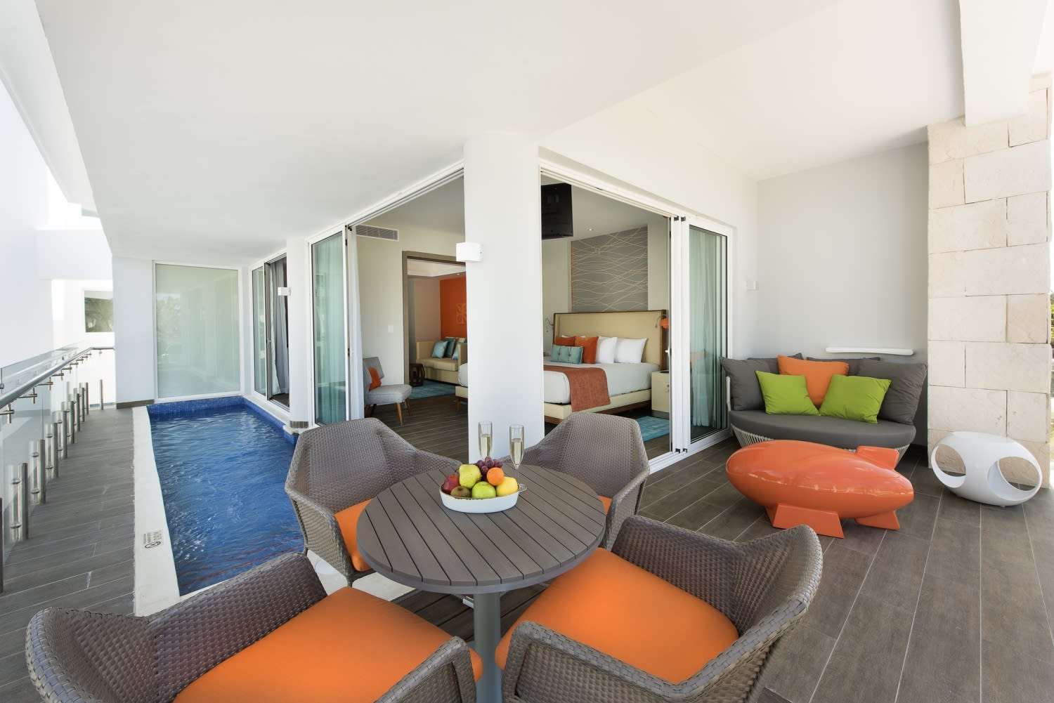 Img - SWANK PLUNGE POOL SUITE