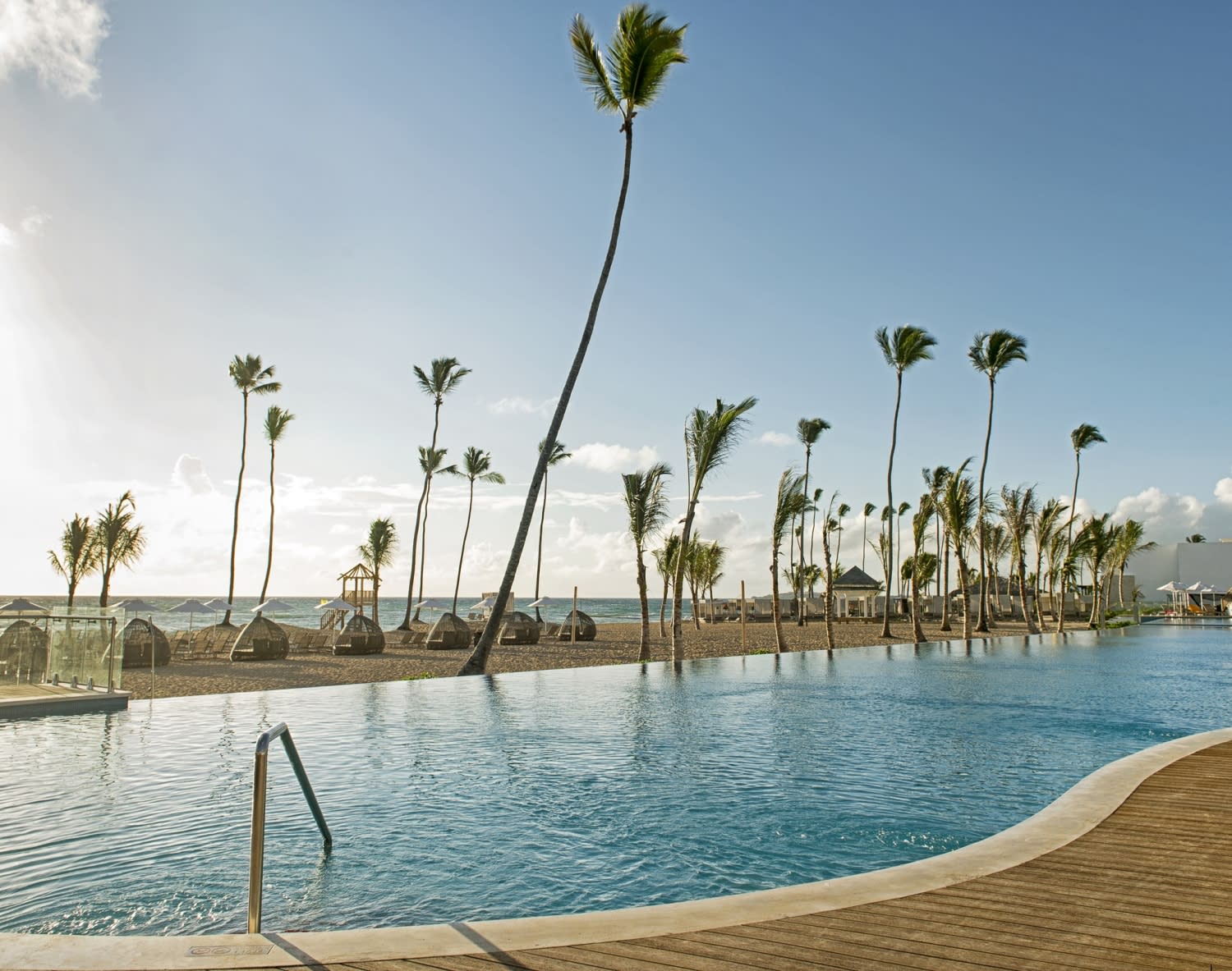 Hotel con tres piscinas