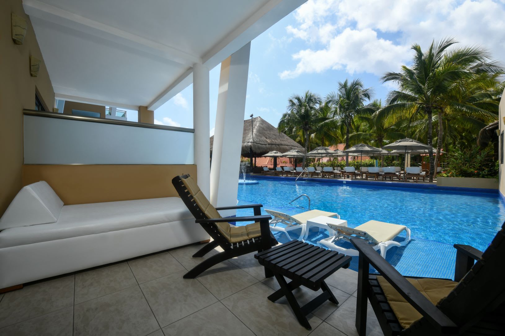 Img - Premium Swim Up Junior Suite - PMSUJRSE