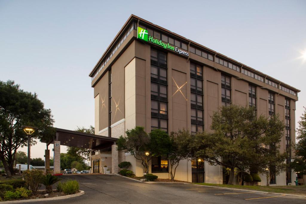 Holiday Inn Express San Antonio-Airport, an IHG Hotel