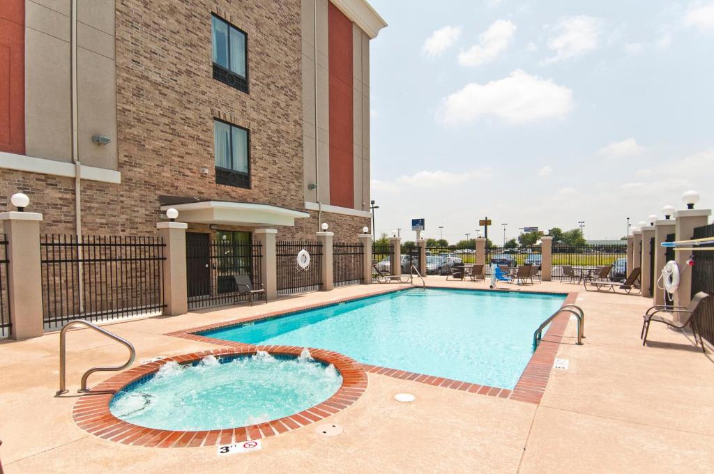 Holiday Inn Express & Suites San Antonio SE By At&t Center, an IHG Hotel