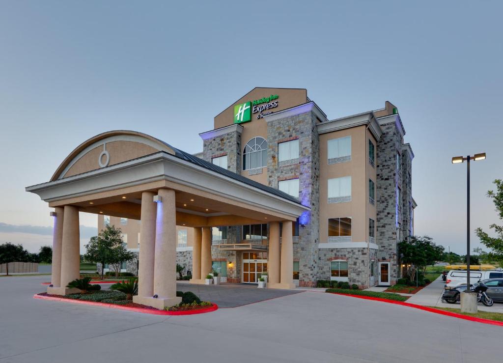 Holiday Inn Express & Suites San Antonio - Brooks City Base, an IHG Hotel