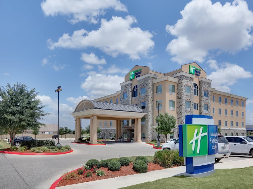 Holiday Inn Express & Suites San Antonio - Brooks City Base, an IHG Hotel