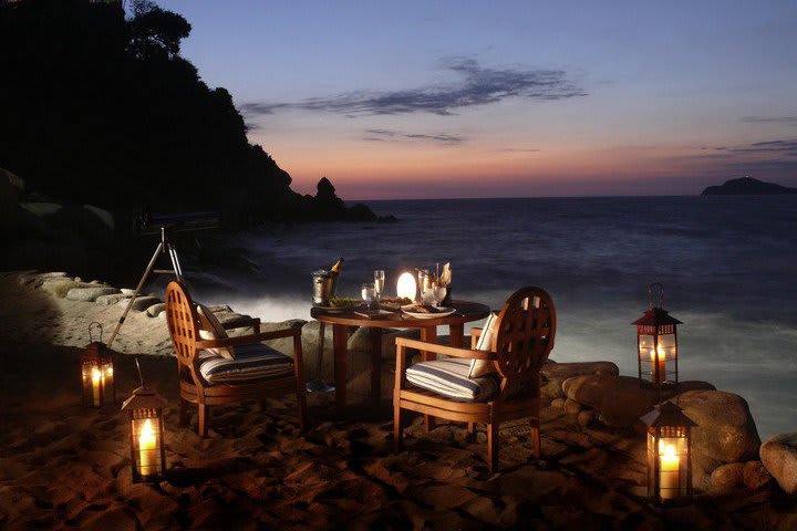 Dining on the beach in Banyan Tree Acapulco