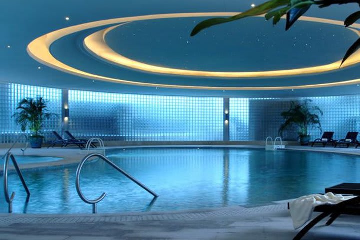 The Marriott Executive Apartments in Shanghai features an indoor pool