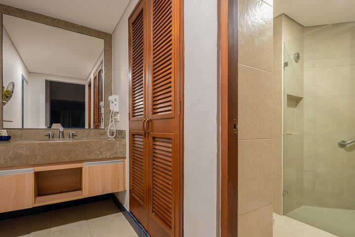 Baño privado de una junior suite