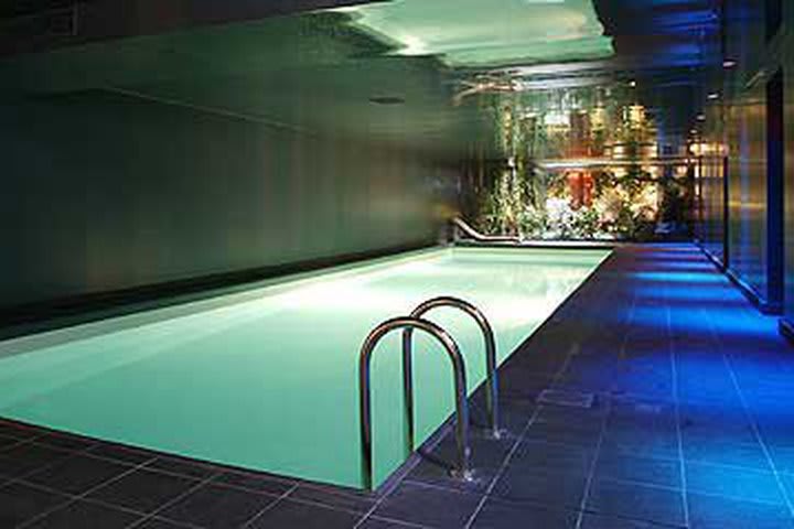 Hotel Saint James & Albany has a 15-meter (49 ft) long swimming pool