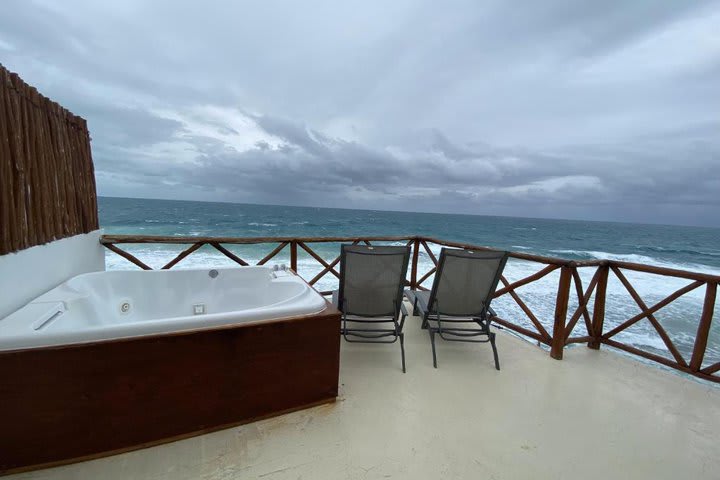 Jacuzzi de una habitación Suite frente al mar