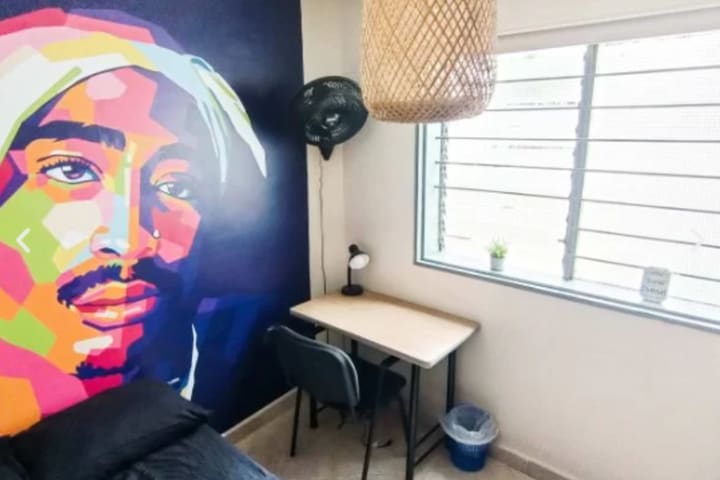 Tupac guest room