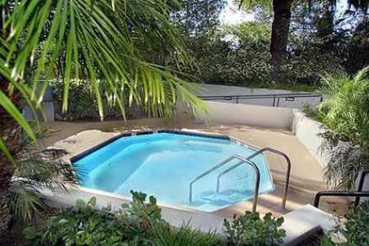 The Hilton Los Angeles - Universal City hotel has a Jacuzzi