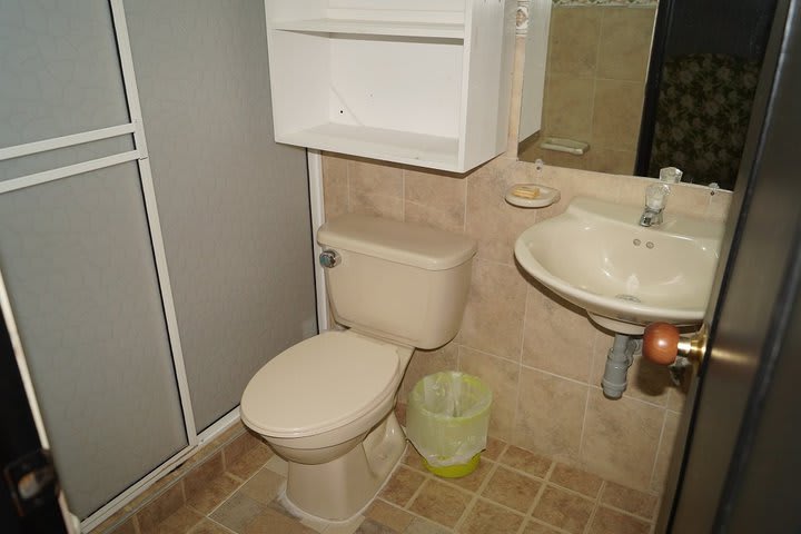 Baño del apartamento de 2 dormitorios