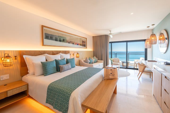 Preferred Club Junior Suite Ocean Front king - PCKOF