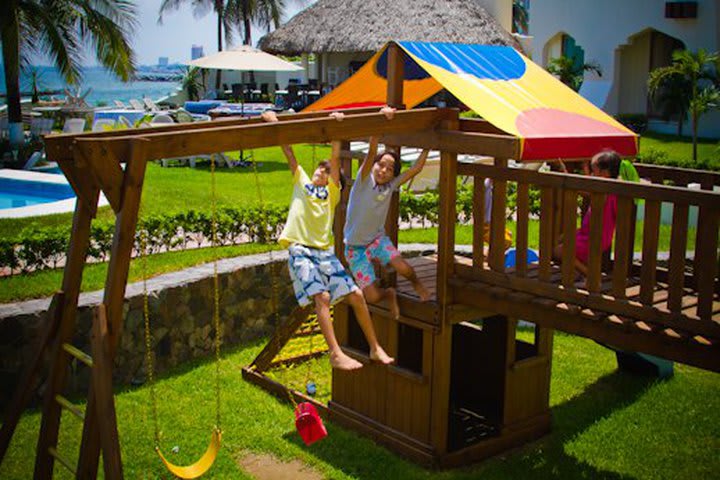 Playa Caracol cuenta con área de juegos para niños