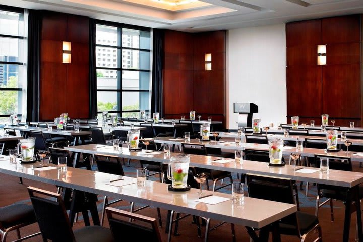 El hotel W San Francisco tiene salones de eventos con capacidad para 360 personas