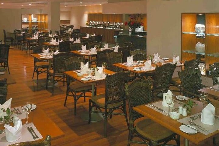 Caesar Business São Paulo International Airport tiene un restaurante