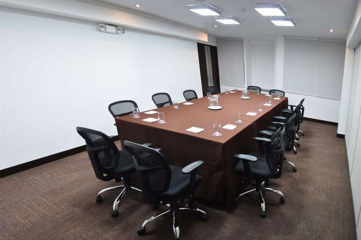 Aku Hotels in the San Isidro District has threes meeting rooms