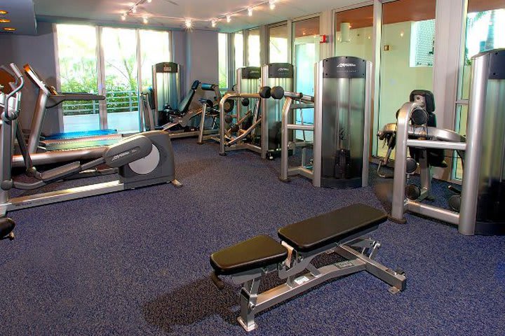 Las instalaciones incluyen un gimnasio