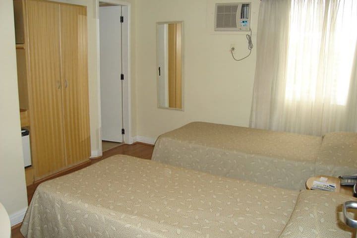 Guest rooms at the Century Paulista Flat hotel have air conditioning