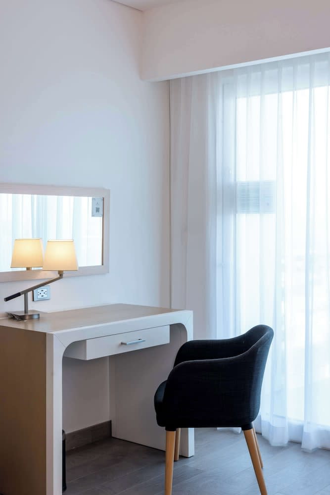 Img - Room, 1 Queen Bed, City View