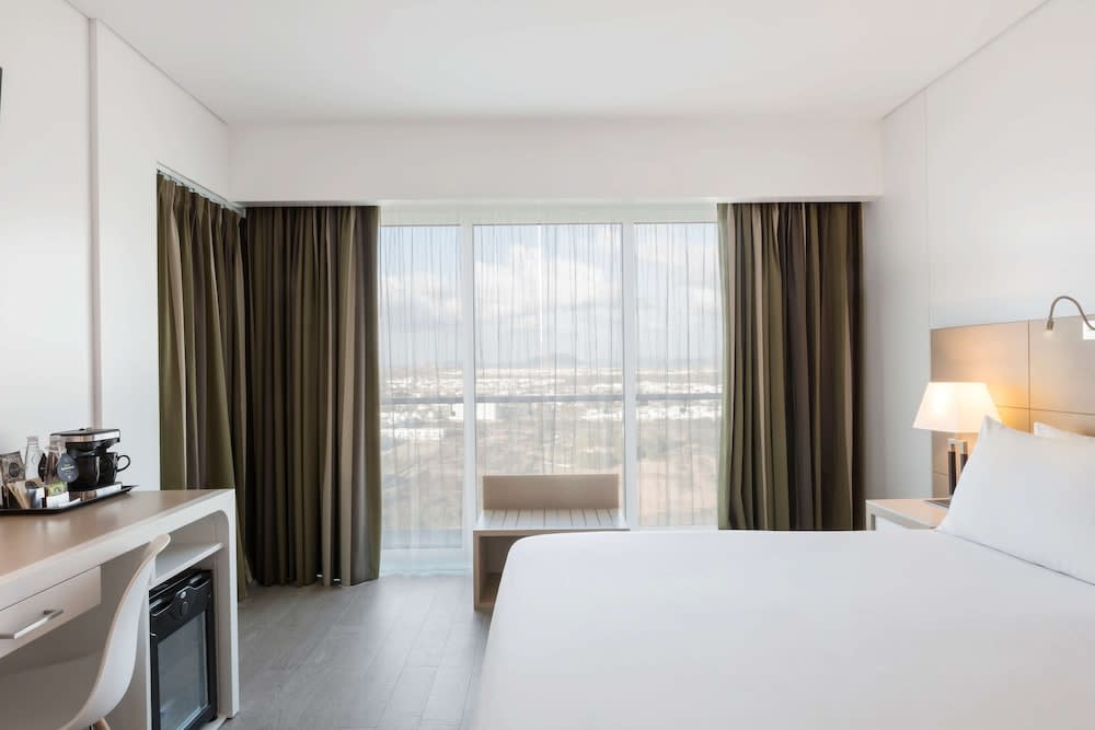 Img - Room, 1 Queen Bed, City View