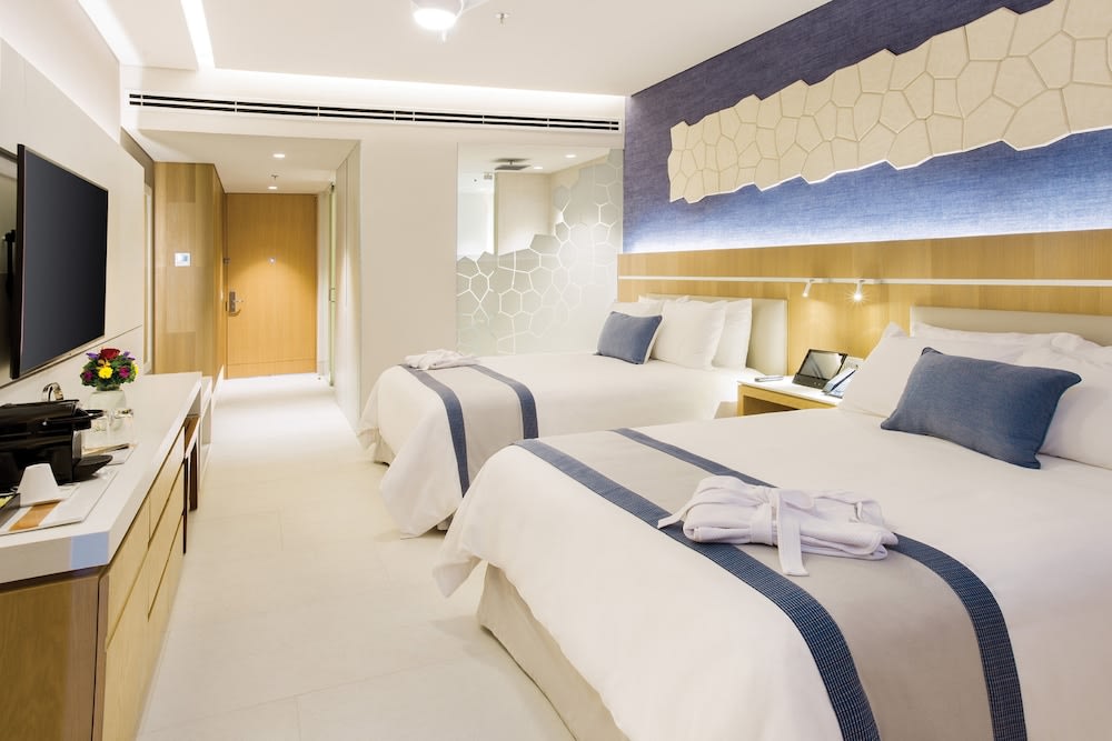 Img - Deluxe Golf and Ocean View 2 Queens