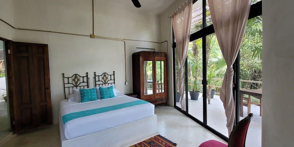 Img - Deluxe Room King Bed with Terrace