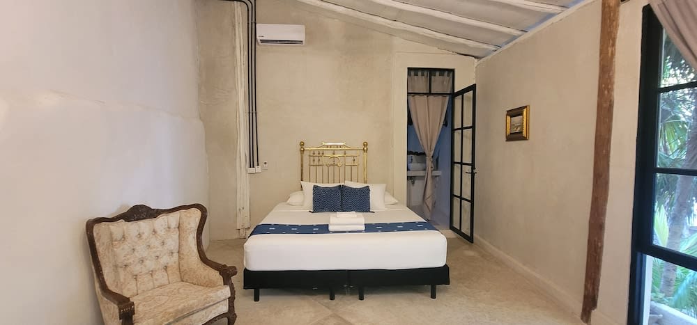 Img - Superior Room King Bed with Balcony